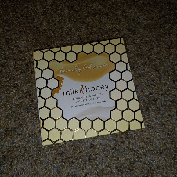 NEW Beauty Bakerie Milk & Honey Highlighting Palette - Picture 5 of 7